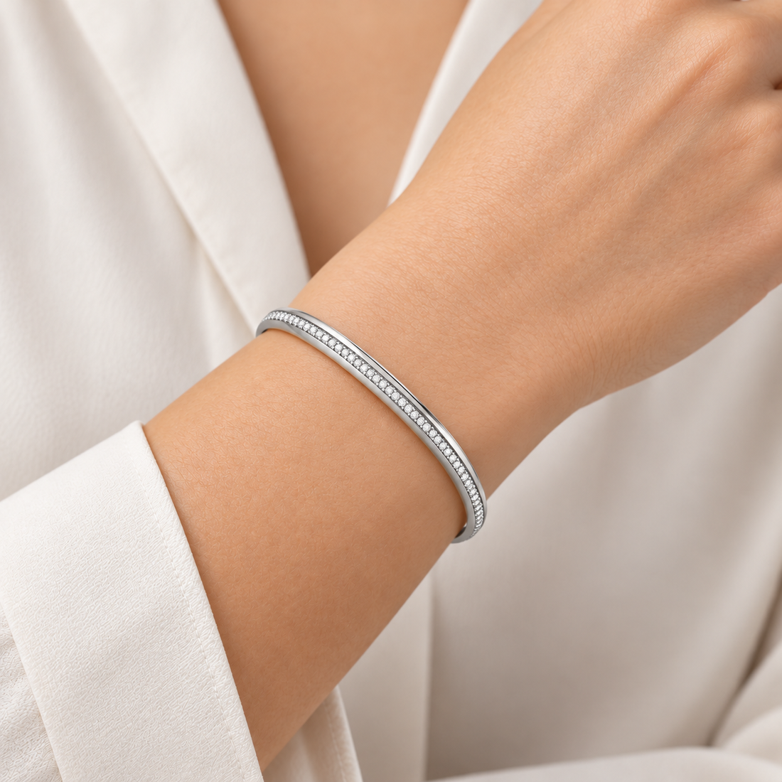 Bracciale Cerchi Elegante indossato correttamente sul polso