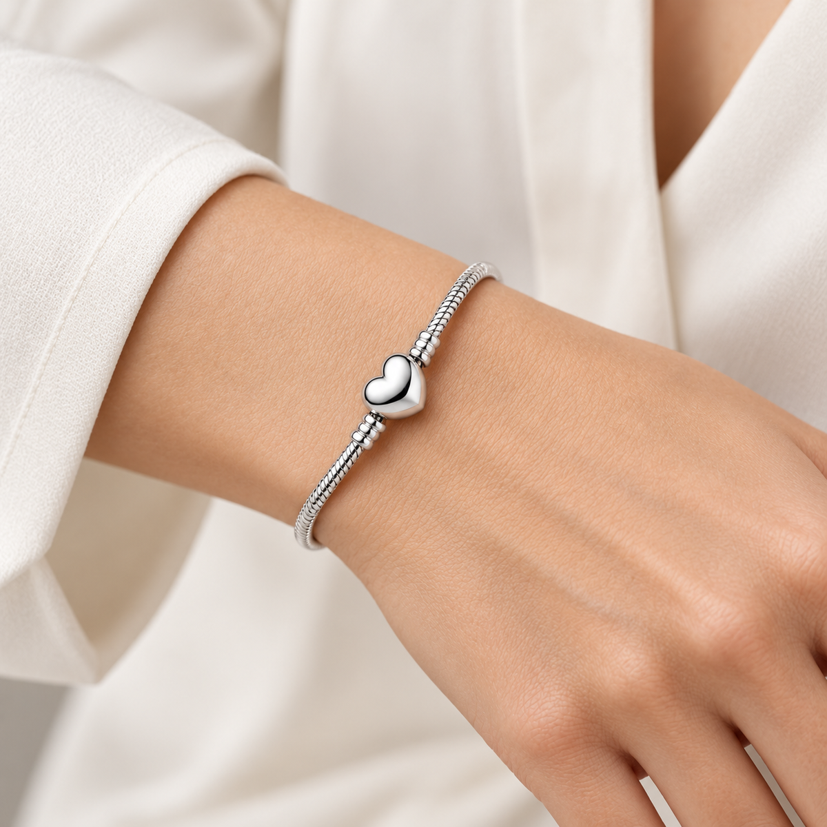 Bracciale Cuore Personalizzabile — indossato